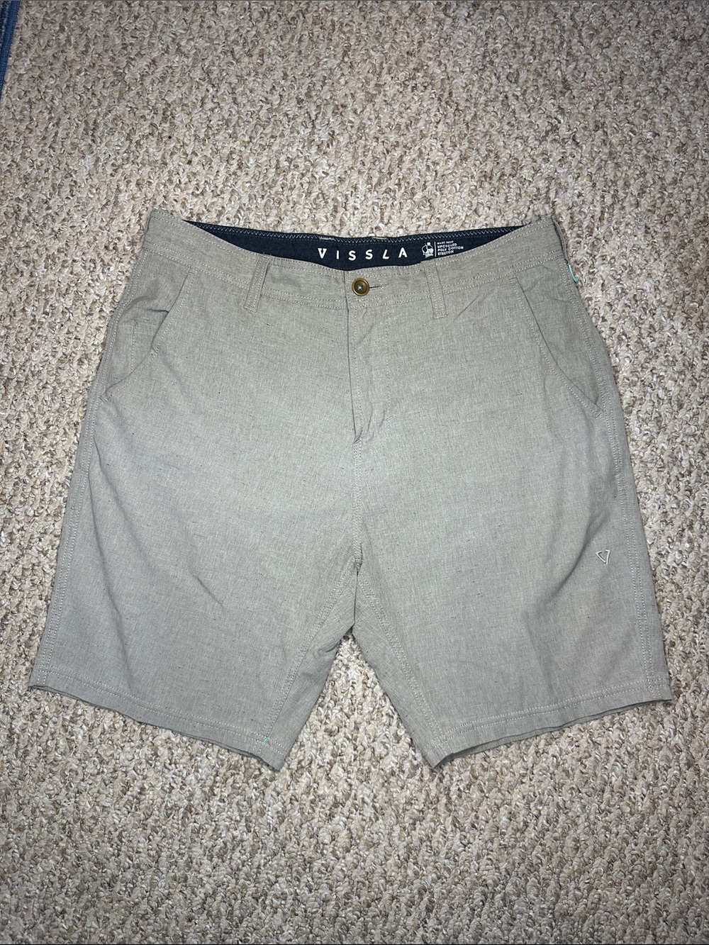 VISSLA Men's Tan Flat Front Shorts 7” inseam - W 32